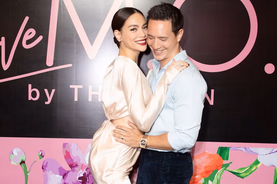 Giọng ca Cả một trời thương nhớ không ngại tình tứ với ông xã Kim Lý. Kể từ khi 