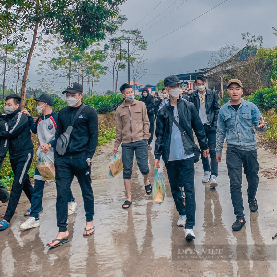 Đoàn khách đến tham quan và trải nghiệm tại HTX Chè Cao Sơn thuộc khu du lịch sinh thái cộng đồng hồ Ghềnh Chè.. Du lịch Thái Nguyên. Ảnh: Hà Thanh