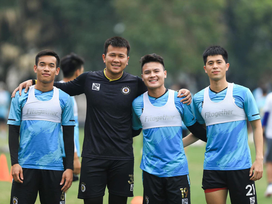 Đình Trọng và Quang Hải trong màu áo CLB Hà Nội. Ảnh: CLB Hà Nội