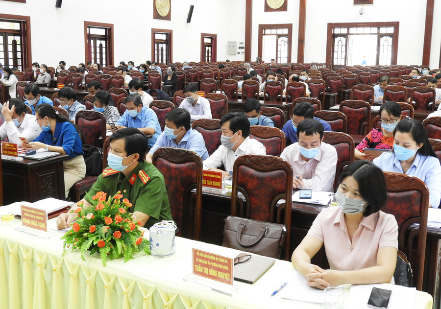 Đội ngũ cán bộ chủ chốt của TP. Pleiku nghe quán triệt các nghị quyết của Đảng. Ảnh: Thanh Nhật Đội ngũ cán bộ chủ chốt của TP. Pleiku nghe quán triệt các nghị quyết của Đảng. Ảnh: Thanh Nhật