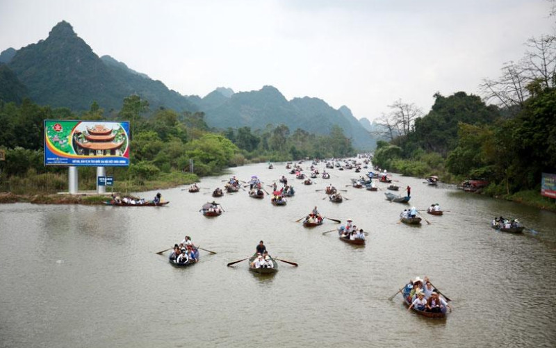 Từ ngày 16/2, du khách sẽ được trẩy hội chùa Hương. Từ ngày 16/2, du khách sẽ được trẩy hội chùa Hương.