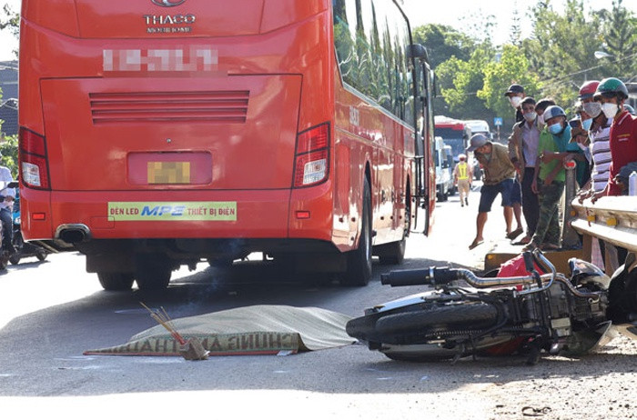 Hiện trường vụ tai nạn giao thông gần cầu Đại Nga, QL 20.