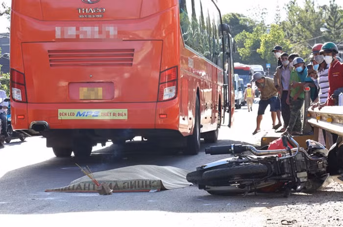 Hiện trường vụ tai nạn giao thông gần cầu Đại Nga, QL 20.