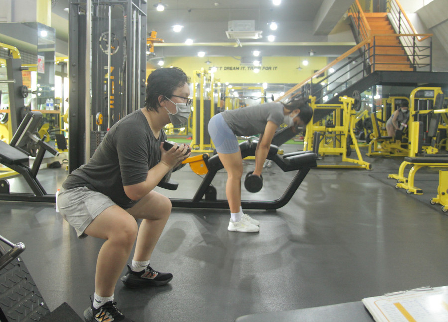 Tập luyện thể thao là điều cần thiết để bạn trẻ sớm bắt nhịp lại với cuộc sống. Ảnh: Dạ Thảo