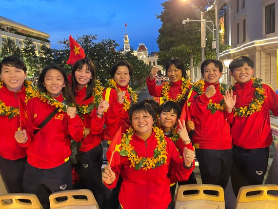 Đội tuyển nữ Việt Nam được chào đón tại TPHCM. Ảnh: DŨNG PHƯƠNG Đội tuyển nữ Việt Nam được chào đón tại TPHCM. Ảnh: DŨNG PHƯƠNG