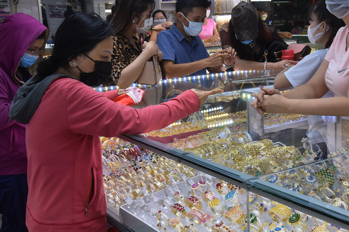 Giá vàng hôm nay của thế giới vọt lên Giá vàng hôm nay của thế giới vọt lên