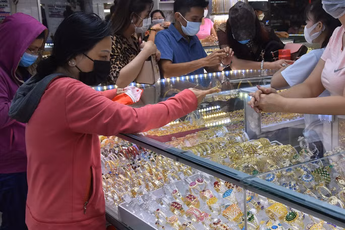 Giá vàng hôm nay của thế giới vọt lên Giá vàng hôm nay của thế giới vọt lên