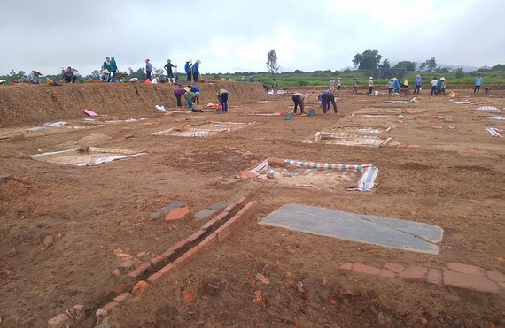 Cuộc khai quật khảo cổ tại di tích Thành nhà Hồ đã phát lộ hình hài các kiến trúc cung điện của một kinh đô cổ Cuộc khai quật khảo cổ tại di tích Thành nhà Hồ đã phát lộ hình hài các kiến trúc cung điện của một kinh đô cổ