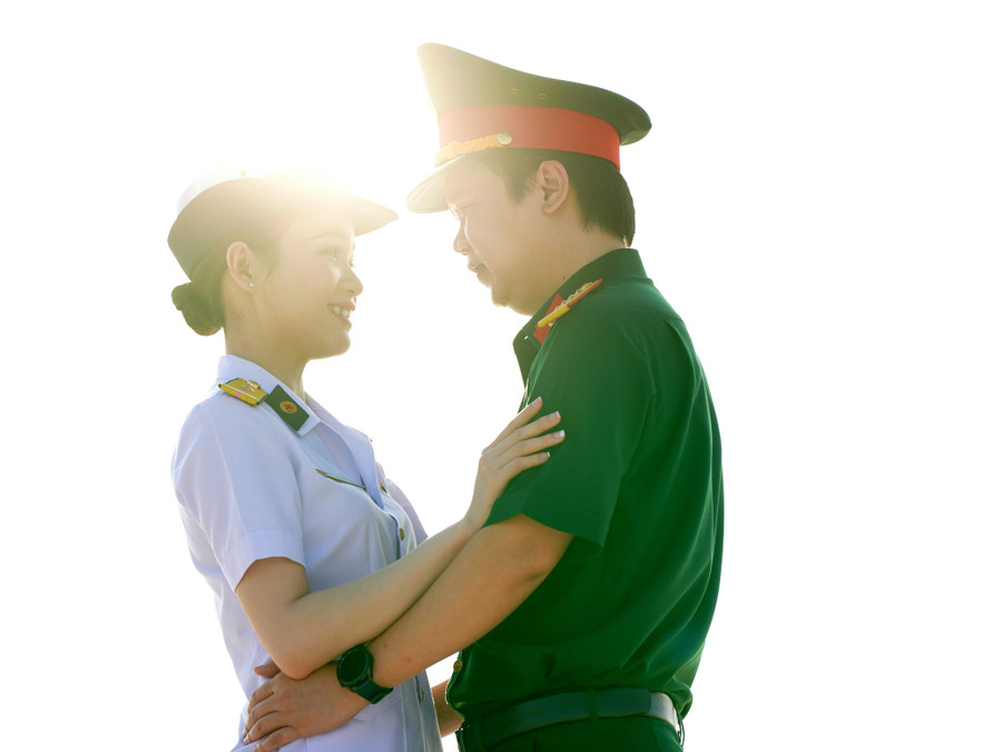 Khoảnh khắc đẹp của BS Lê Quang Vinh và ĐD Nguyễn Thị Kim Thoa. Ảnh: Độc Lập