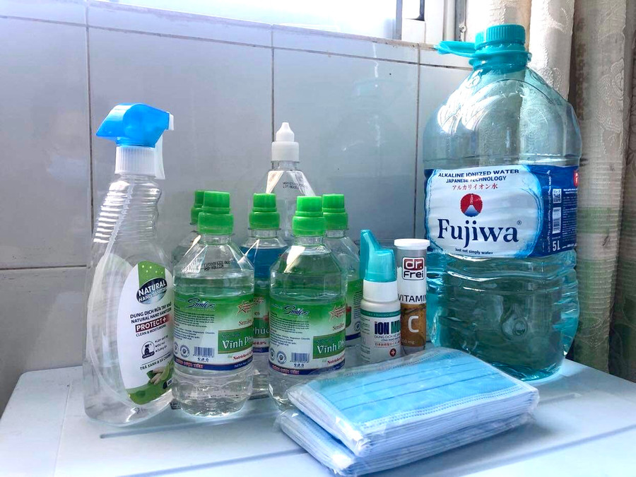 Trong thời gian điều trị Covid-19, các bệnh nhần cần vệ sinh mũi-họng, bổ sung nước và vitamin. Ảnh: Thủy Bình