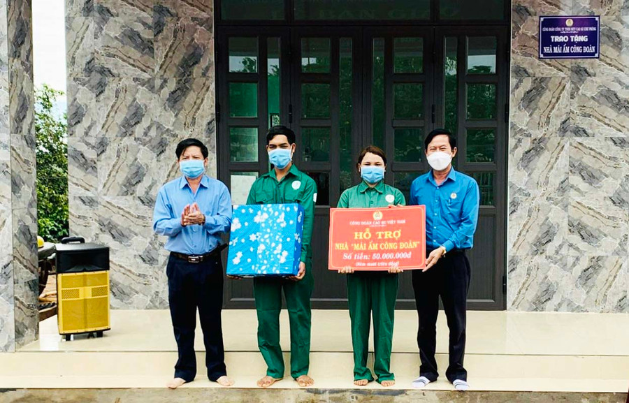 Chương trình “Mái ấm Công đoàn” đã giúp nhiều gia đình công nhân khó khăn của Công ty có nhà ở ổn định. Ảnh: Lương Quang Hiến