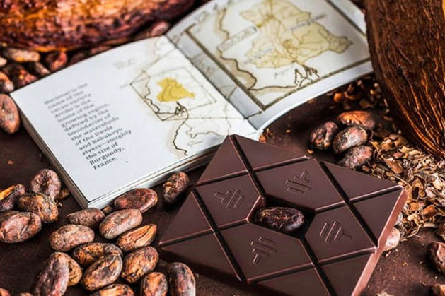  Nhiều nước trên thế giới có cho riêng mình những phong tục đầy ấn tượng để các cặp đôi tôn vình tình yêu. Ảnh chụp màn hình