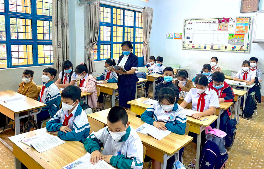 Các em học sinh bậc tiểu học trên địa bàn TP. Pleiku tạm dừng đến trường từ ngày 28-2. Ảnh: Mộc Trà Các cơ sở giáo dục ở TP. Pleiku bắt đầu tổ chức dạy và học trực tiếp đồng loạt từ ngày 14-2. Ảnh: Mộc Trà
