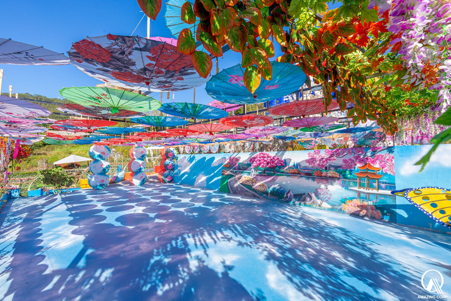 Không gian Nhật Bản sử dụng nhiều hoa lá giả. Ảnh: FB VƯỜN THƯỢNG UYỂN BAY