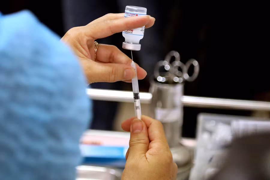 Khi tiêm mũi thứ 3 Moderna, có thể giảm liều lượng vắc xin. Ảnh: Đậu Tiến Đạt