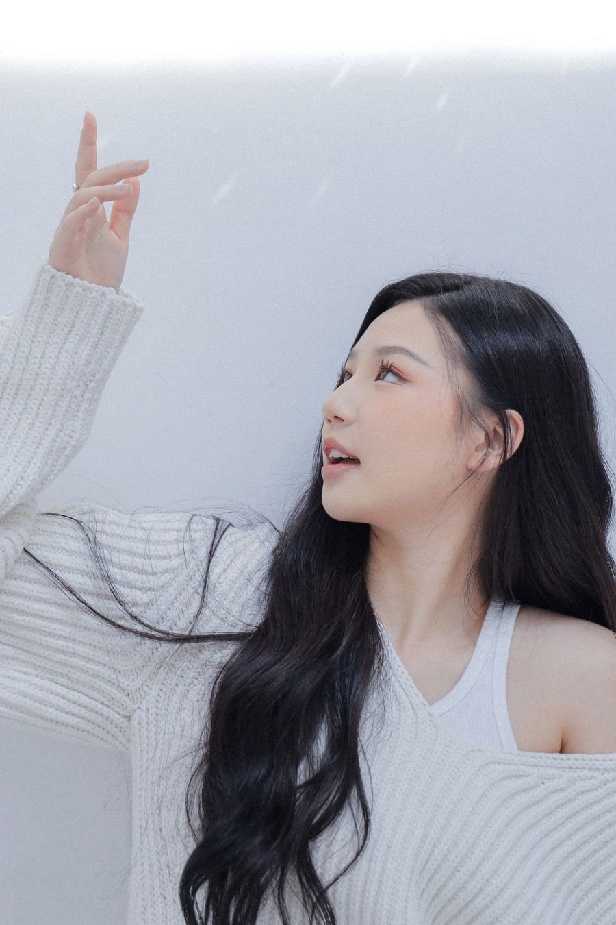 Theo nữ ca sĩ, đây không chỉ là một ca khúc lãng mạn mà còn là lời gợi ý để các cặp đôi có thể thổ lộ tình cảm với nhau trong dịp lễ Tình nhân năm nay. Ảnh: NVCC