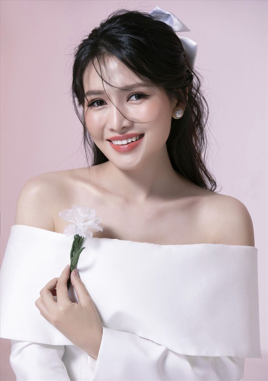 Sau đó, Văn Phượng thay đổi hình ảnh khi "lột xác" với 2 dạng vai khác nhau trong phim "Canh bạc tình yêu". Sau đó, Văn Phượng thay đổi hình ảnh khi