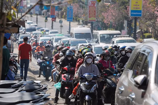 Du khách ùn ùn kéo lên Đà Lạt dịp Tết Nhâm Dần. Ảnh: Lâm Viên