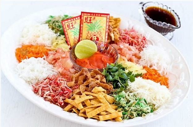 Nộm Yeesang là món ăn năm mới của người Malaysia và Singapore. Ảnh: Malaysianchinesekitchen Nộm Yeesang là món ăn năm mới của người Malaysia và Singapore. Ảnh: Malaysianchinesekitchen