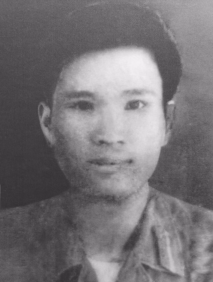 Thiếu úy - học viên Bùi Bá Việt Sinh ngày: 19.5.1954 Nhập ngũ: 20.4.1970 Quê quán: Tân Lâm Hương, Thạch Hà, Hà Tĩnh Hy sinh: 20.2.1979