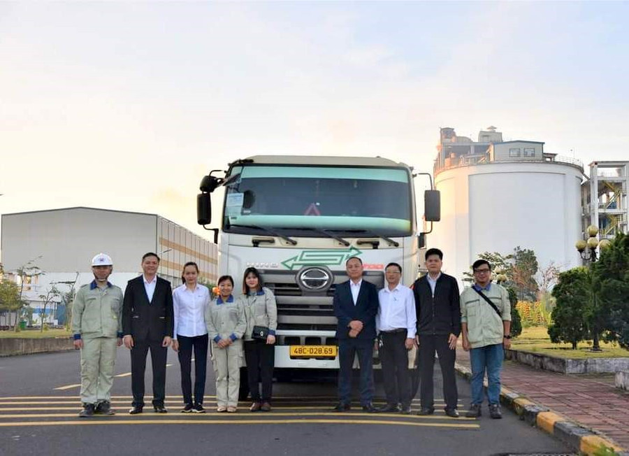 Sáng 7.2.2022, Công ty Nhôm Đắk Nông - TKV (thuộc Tập đoàn Công nghiệp Than - Khoáng sản Việt Nam ) đã tổ chức lễ Khai xuân, xuất chuyến hàng đầu tiên của năm mới Nhâm Dần xuống cảng Gò Dầu ở tỉnh Đồng Nai. Ảnh: Kim Tiệp