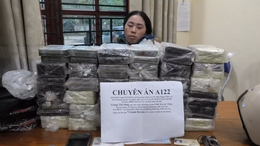 Nghi phạm Giàng Thị Sông bị bắt khi đang vận chuyển 72 bánh heroin. TRUNG DŨNG