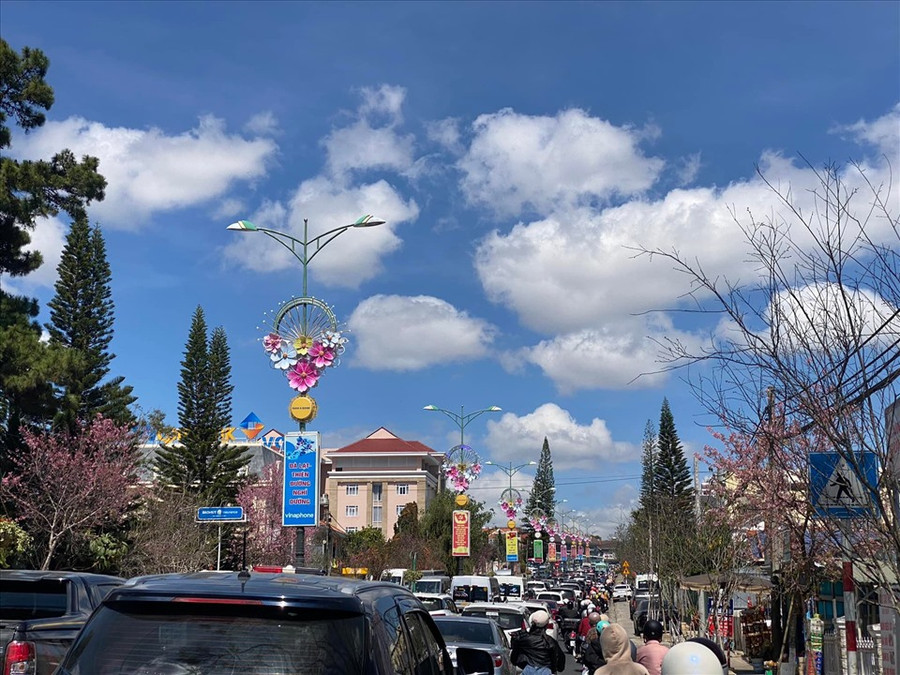 Du khách đến với Đà Lạt tăng cao trong mấy ngày lễ.