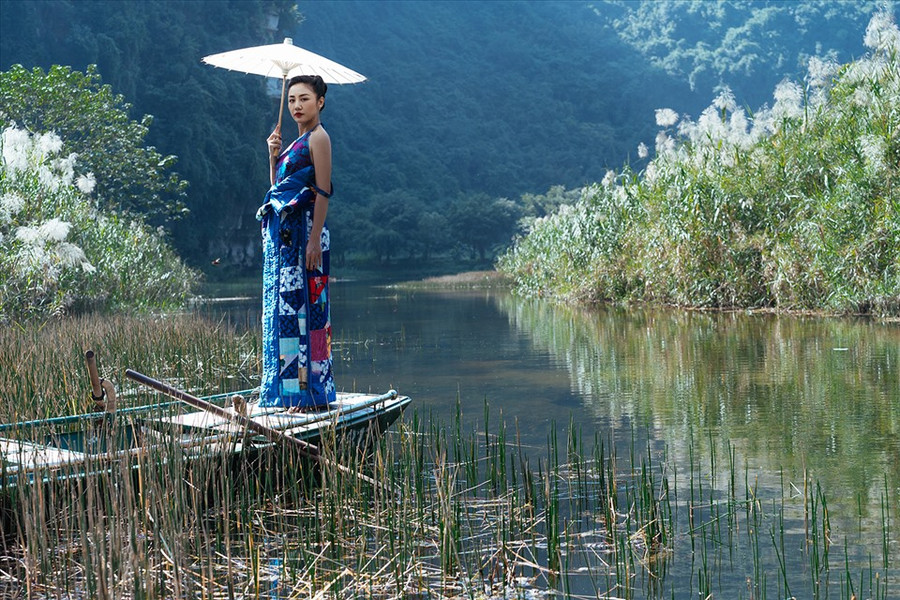 Cô là đại diện của chiến dịch quảng bá mang tên EQUAL trong tháng 12 nhằm tôn vinh cá tính và màu sắc âm nhạc nổi bật của những nghệ sĩ nữ trên toàn thế giới.