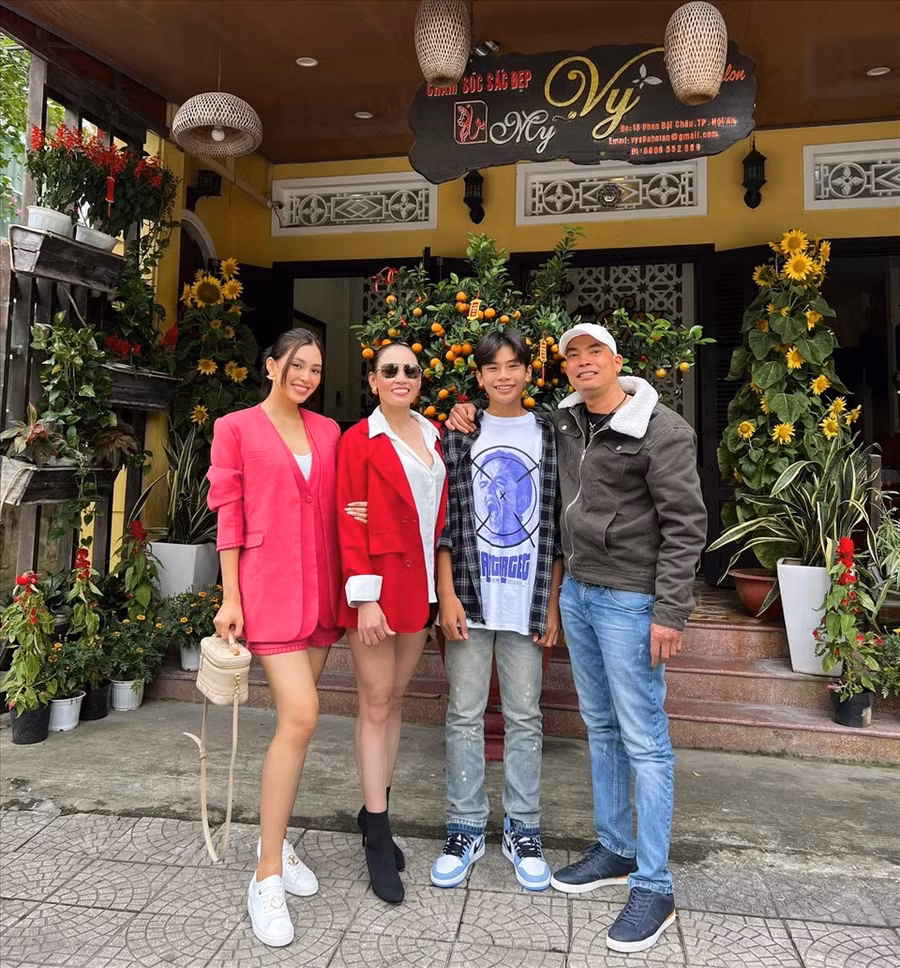 Hoa hậu Tiểu Vy lựa chọn trang phục năng động và tươi trẻ. Ảnh: FBNV