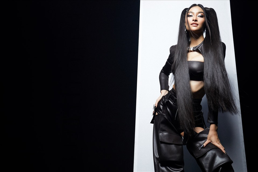 Đặc biệt trong các sân chơi âm nhạc chuyên nghiệp, Á hậu Kiều Loan tạo dựng thành công hình ảnh một người đẹp hát rap từ tạo hình đến giai điệu, lời rap với nghệ danh LONA. Ảnh: Sen Vàng. 