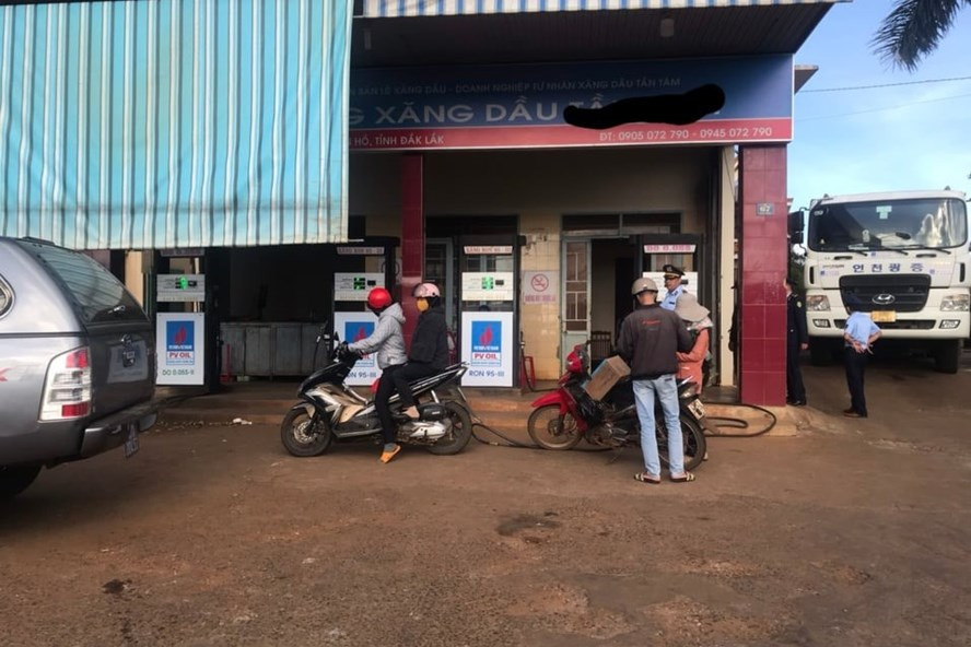 Một cây xăng ở tỉnh Đắk Lắk bán xăng dầu cho người dân trên địa bàn. Ảnh: B.T