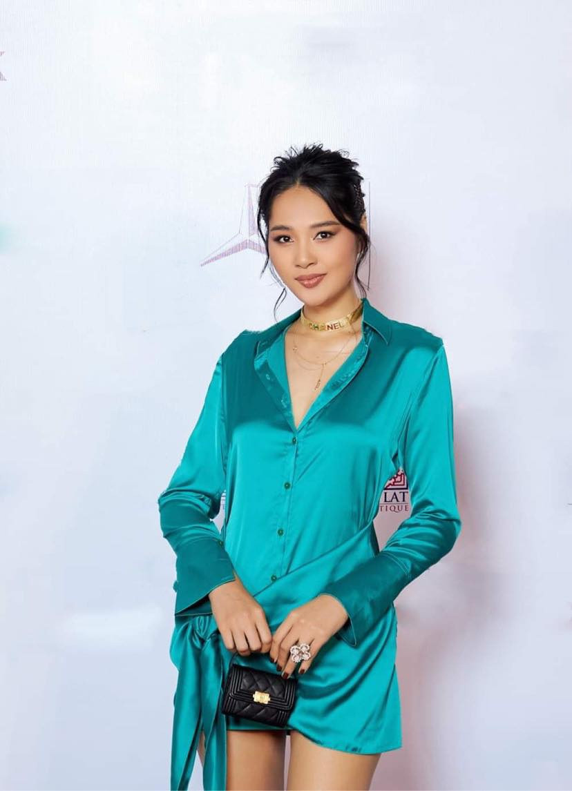 Hoa hậu Hương Giang chọn thiết kế đơn giản nhưng không kém phần thanh lịch. Sau khi lập gia đình, sinh con, nhiều người cho rằng cô ngày càng nhuận sắc. Ảnh: BTC