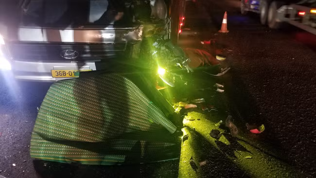 Vụ xe khách và xe máy đối đầu trên tuyến quốc lộ 1A tránh TP.Huế đã khiến 2 thạnh niên tử vong thương tâm. Ảnh: L.T.T. Vụ xe khách và xe máy đối đầu trên tuyến quốc lộ 1A tránh TP.Huế đã khiến 2 thạnh niên tử vong thương tâm. Ảnh: L.T.T.