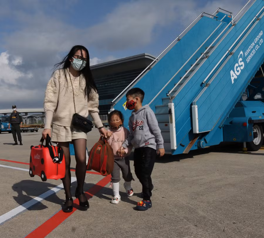 Những du khách nhí được đi du lịch dịp tết sau nhiều tháng ảnh hưởng bởi dịch bệnh. Ảnh: XH Những du khách nhí được đi du lịch dịp tết sau nhiều tháng ảnh hưởng bởi dịch bệnh. Ảnh: XH