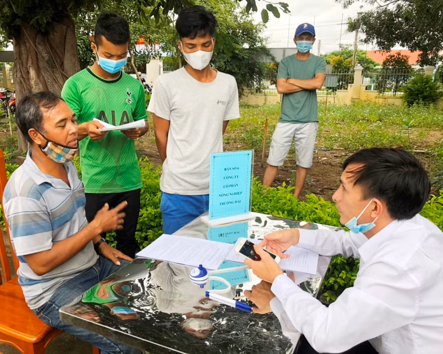  Tư vấn việc làm cho lao động xã Chư Gu. Ảnh: Đinh Yến