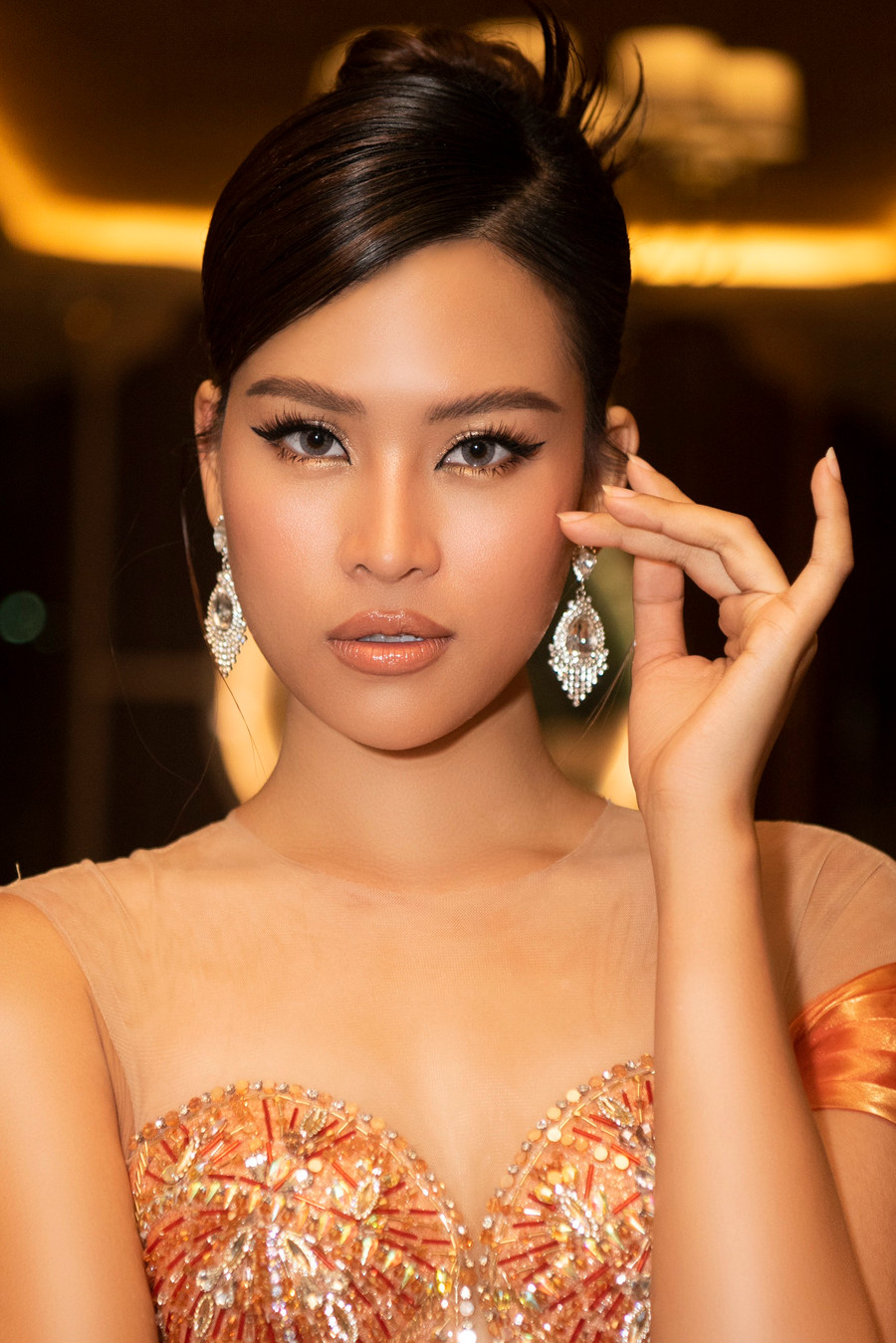 Nhan sắc ngày càng thăng hạng của Thái Thị Hoa. Ảnh: NVCC