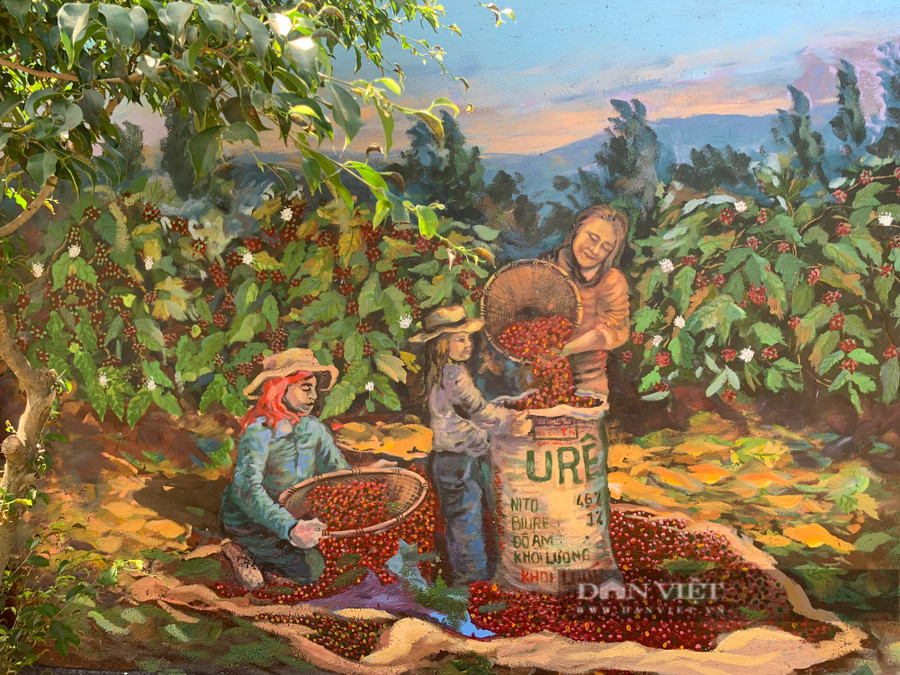 Con đường bích hoạ thuộc buôn Tơng Jú nằm trong 