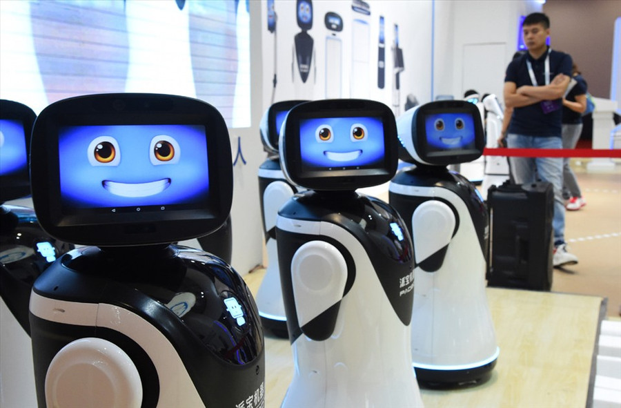 Robot lễ tân tại Hội nghị Robot Thế giới 2019 ở quận Đại Hưng, Bắc Kinh, Trung Quốc. Ảnh: Tân Hoa xã Robot lễ tân tại Hội nghị Robot Thế giới 2019 ở quận Đại Hưng, Bắc Kinh, Trung Quốc. Ảnh: Tân Hoa xã
