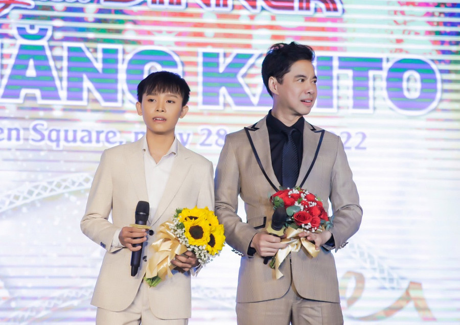 Hồ Văn Cường được Ngọc Sơn hậu thuẫn, tạo cơ hội đi diễn sau ồn ào. Ảnh: TL