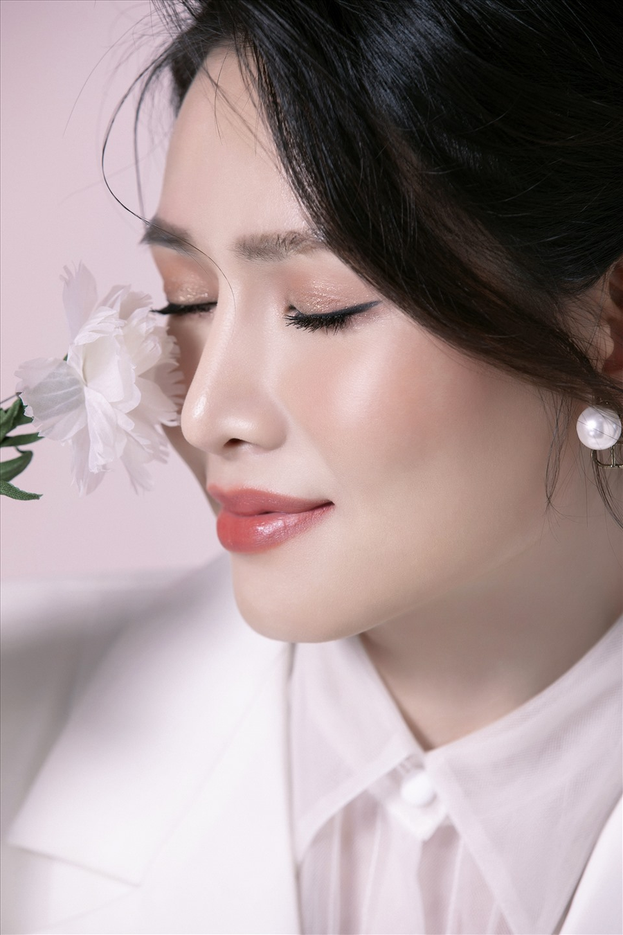 Năm qua, cô không tham gia nhiều phim ảnh. Tuy nhiên, ở mỗi vai diễn góp mặt, nữ diễn viên đều để lại dấu ấn. Năm qua, cô không tham gia nhiều phim ảnh. Tuy nhiên, ở mỗi vai diễn góp mặt, nữ diễn viên đều để lại dấu ấn.