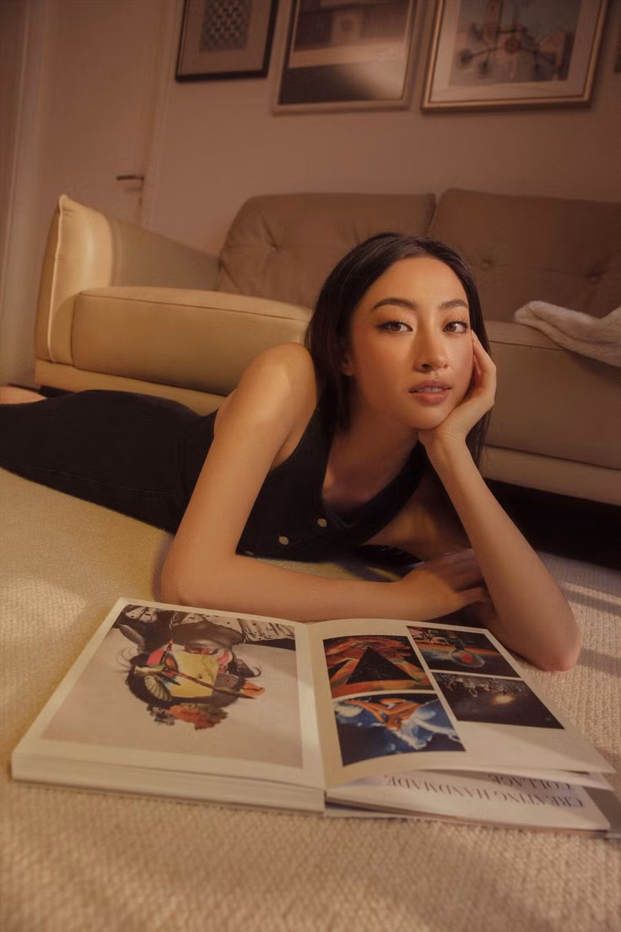 Trước những trải nghiệm tuyệt vời mà bản thân đã có sau 2 năm đăng quang Miss World Vietnam, Lương Thùy Linh chia sẻ: “Trải nghiệm, học hỏi và trưởng thành, đó là những gì mà Linh có được khi trở thành một Hoa hậu. Nếu còn trẻ, vậy tại sao chúng ta không tận dụng cơ hội để khám phá bản thân mình?