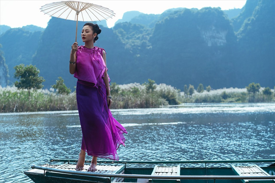 Từ dịp Tết Nguyên đán cho đến nay, nữ ca sĩ 9x vẫn tất bật tham gia các chương trình biểu diễn để phục vụ các khán giả trên mọi miền của tổ quốc.