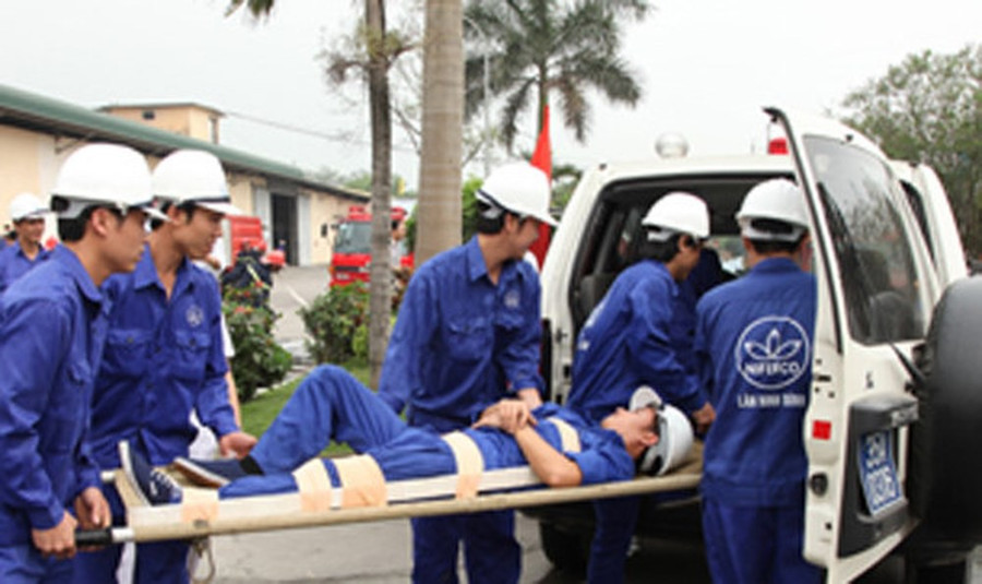 Người lao động bị suy giảm khả năng lao động từ 81% trở lên hoặc chết thì được bồi thường mức ít nhất bằng 30 tháng tiền lương. Ảnh: Lê Hoa Người lao động bị suy giảm khả năng lao động từ 81% trở lên hoặc chết thì được bồi thường mức ít nhất bằng 30 tháng tiền lương. Ảnh: Lê Hoa