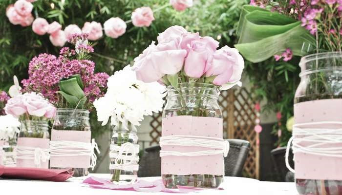 Người Pháp dùng thiệp và các loại đồ dùng đám cưới để trang trí trong Lễ tình nhân. Ảnh: Wiki