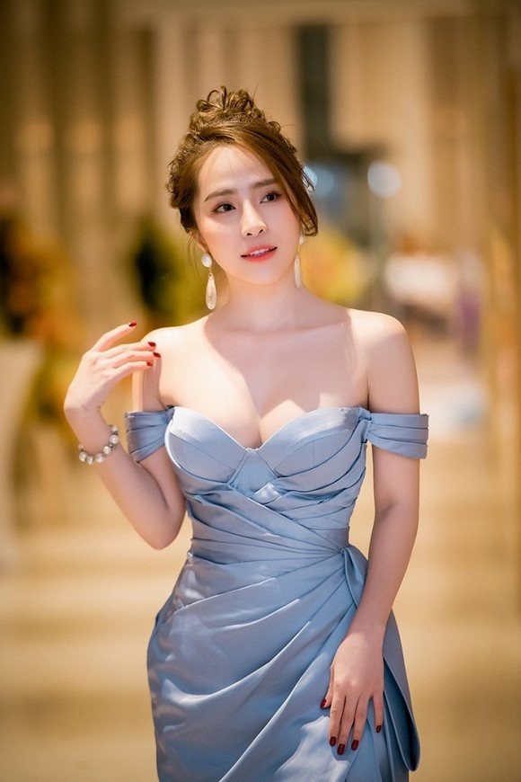 Quỳnh Nga giờ đây đã hoàn toàn lột xác với vẻ ngoài sexy, quyến rũ. Ảnh: ST