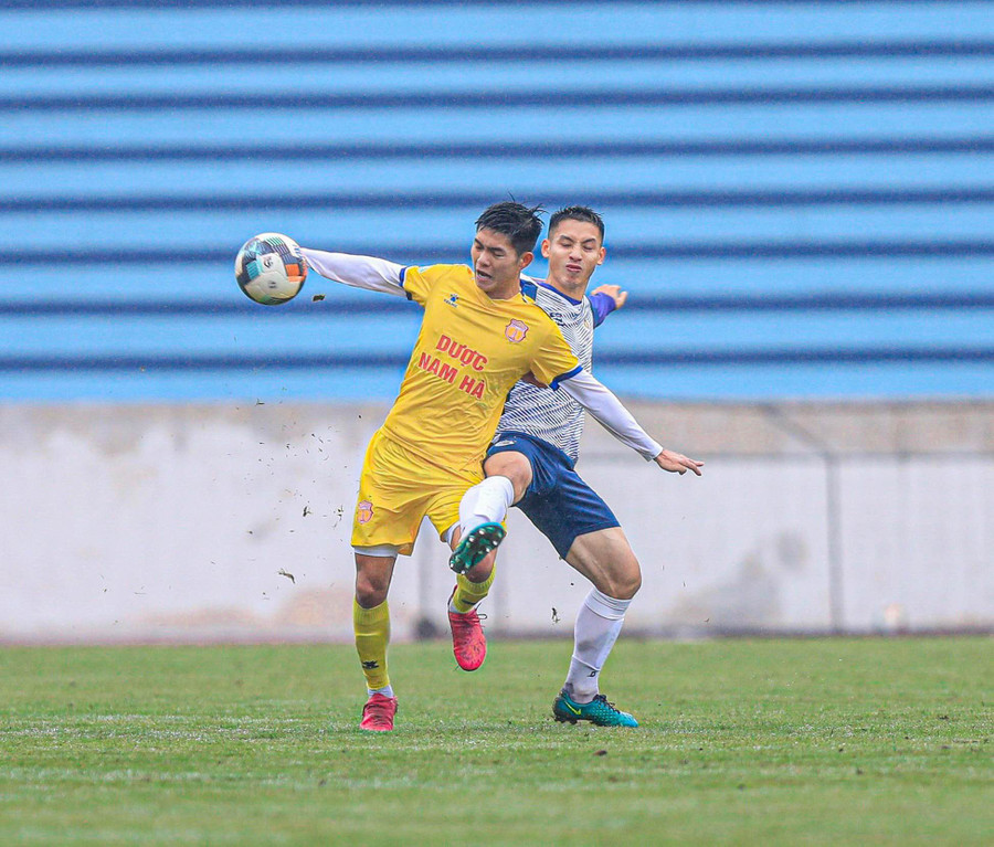 Hùng Dũng (phải) cùng Hà Nội FC hòa Nam Định 1-1 ở trận giao hữu ngày 12.2. Ảnh: HÀ NỘI FC Hùng Dũng (phải) cùng Hà Nội FC hòa Nam Định 1-1 ở trận giao hữu ngày 12.2. Ảnh: HÀ NỘI FC