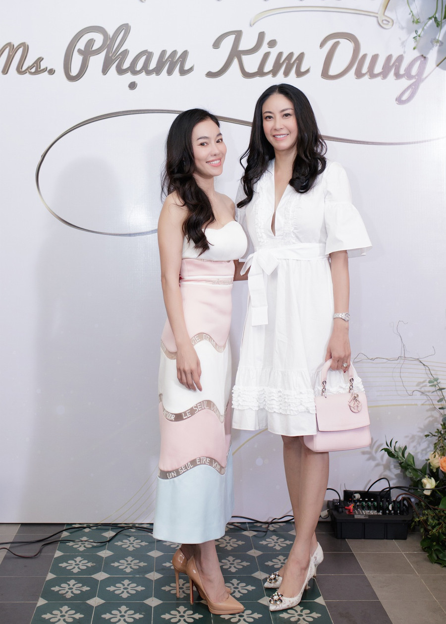 Hà Kiều Anh gây ấn tượng bởi vẻ ngoài trẻ trung khi xuất hiện tại buổi tiệc. Ảnh: NVCC