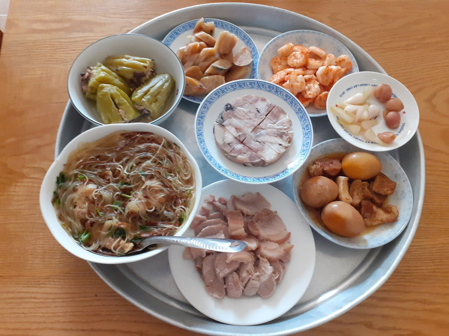 Mâm cỗ ngày tết có đầy đủ các món Bắc - Trung - Nam
