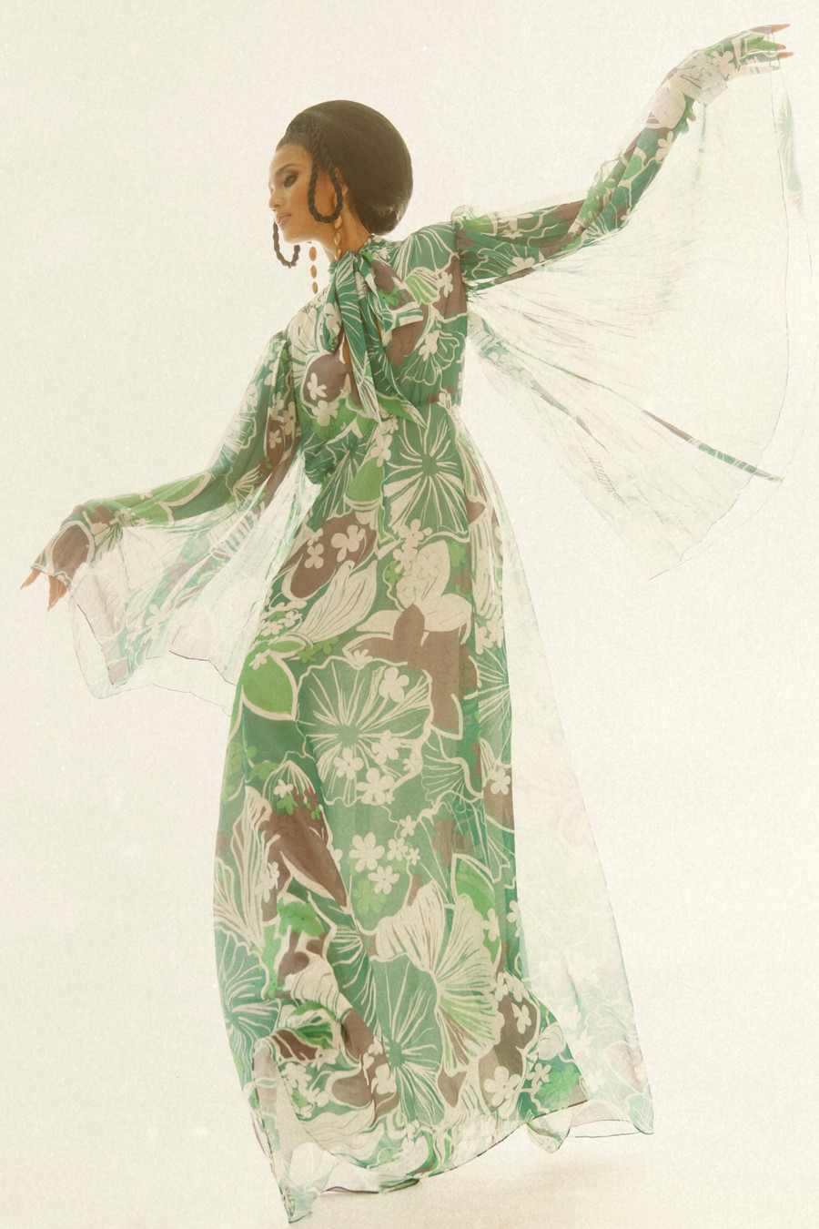 Điều đó đã minh chứng cho kinh nghiệm, tài năng của Trương Thị May khi cô có hơn 15 năm hoạt động trong lĩnh vực thời trang và sở hữu hàng trăm bìa tạp chí cũng như nhiều bộ ảnh thời trang đẹp mắt. Cô cũng là gương mặt ưa thích của các nhà thiết kế Việt Nam khi không ít lần làm vedette trên sàn diễn thời trang.