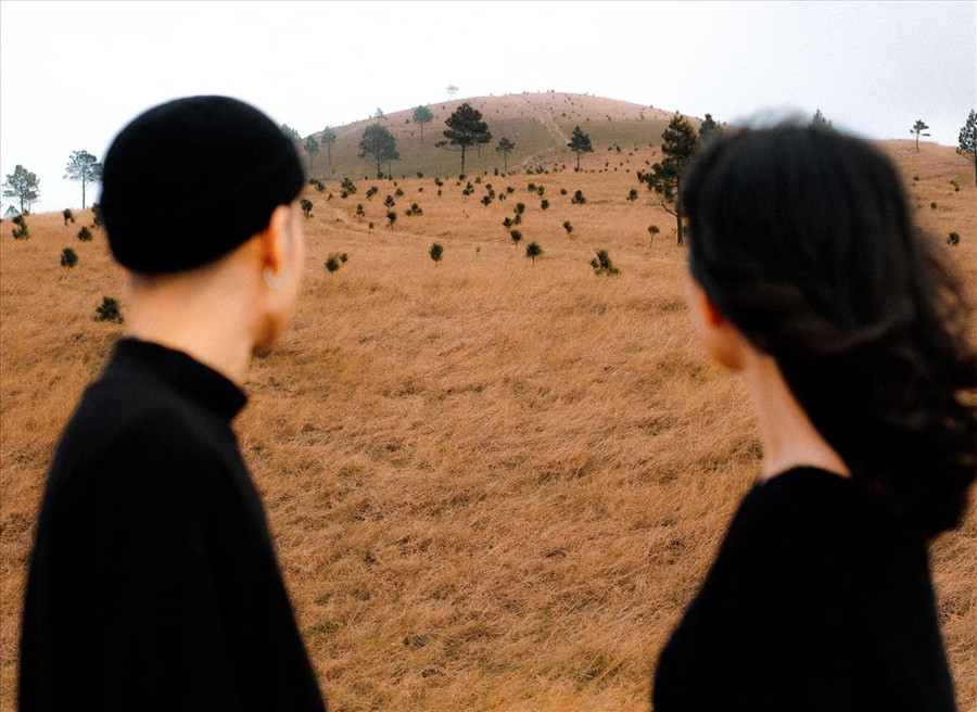 Với những đồi cỏ rộng lớn và không khí trong lành mát mẻ, đỉnh Phượng Hoàng hứa hẹn sẽ là điểm đến lý tưởng giúp du khách thoải mái thư giãn và nghỉ ngơi sau những ngày làm việc mệt mỏi. Ảnh: Giang Nguyen Vu Hoang Với những đồi cỏ rộng lớn và không khí trong lành mát mẻ, đỉnh Phượng Hoàng hứa hẹn sẽ là điểm đến lý tưởng giúp du khách thoải mái thư giãn và nghỉ ngơi sau những ngày làm việc mệt mỏi. Ảnh: Giang Nguyen Vu Hoang